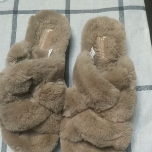 Women's Tan Fuzzy Slippers